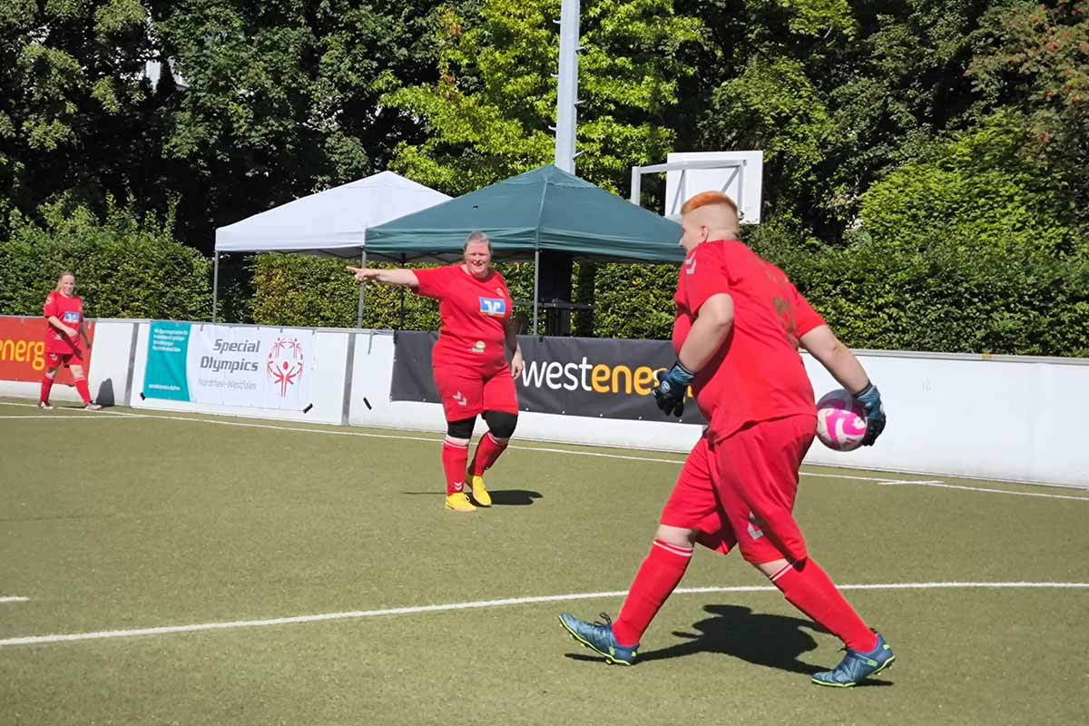 Ibbenbürener Kickers Ladies auf dem Platz beim Special Olympics Turnier.